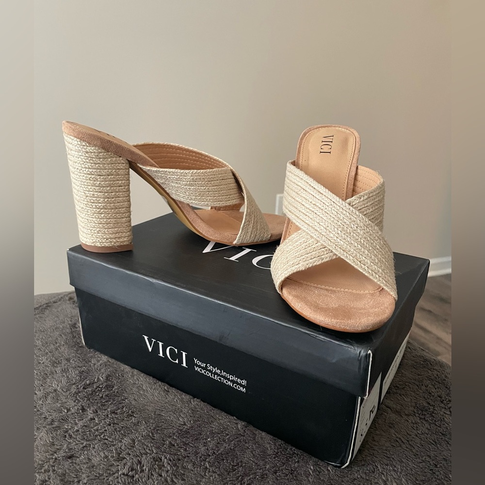 VICI ~Brand New! 4 inch Block Heel ♥️